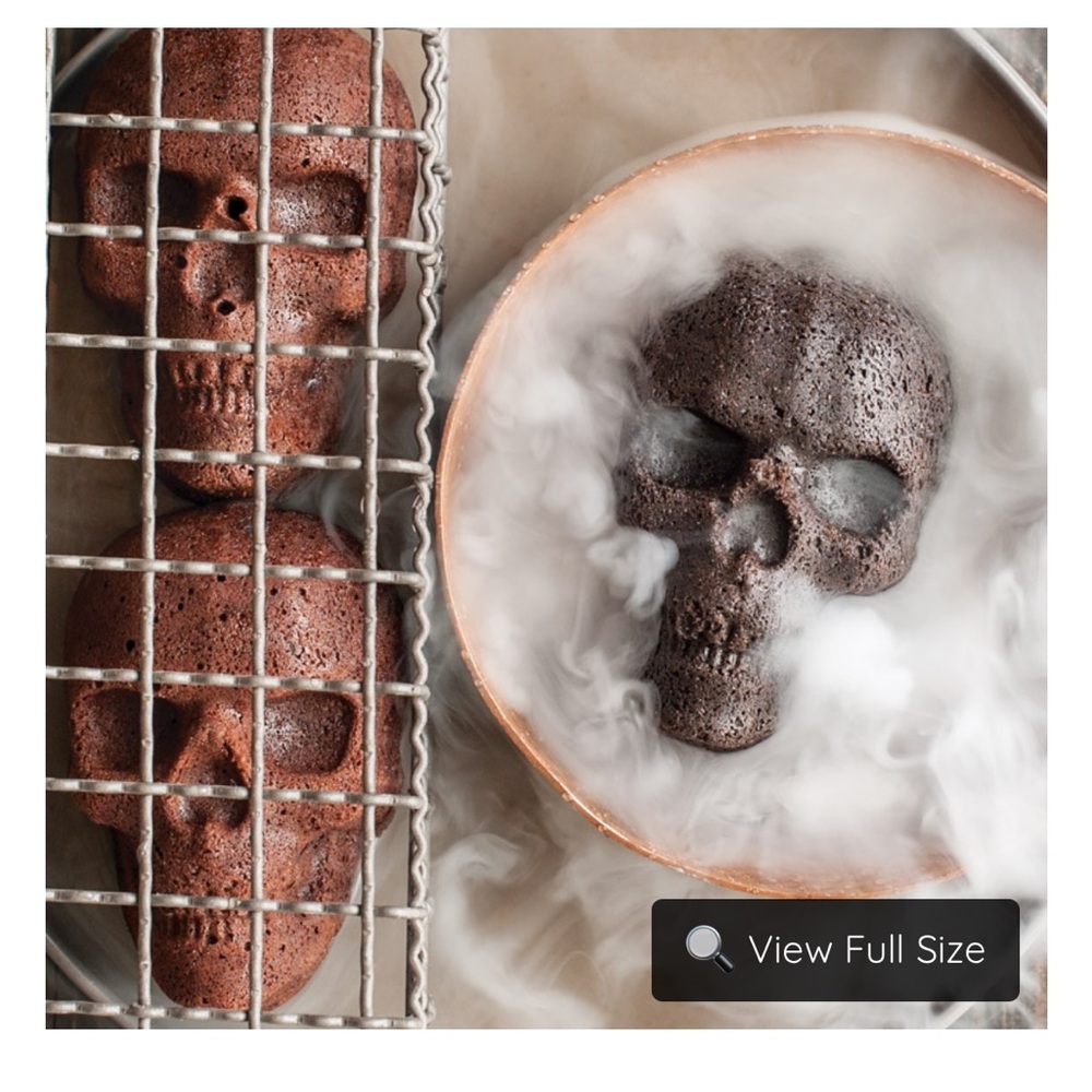 Nordic Ware Mini Skull Cakelet Pan 5 Cups. Spooky &
Haunted. - Picture 13 of 16